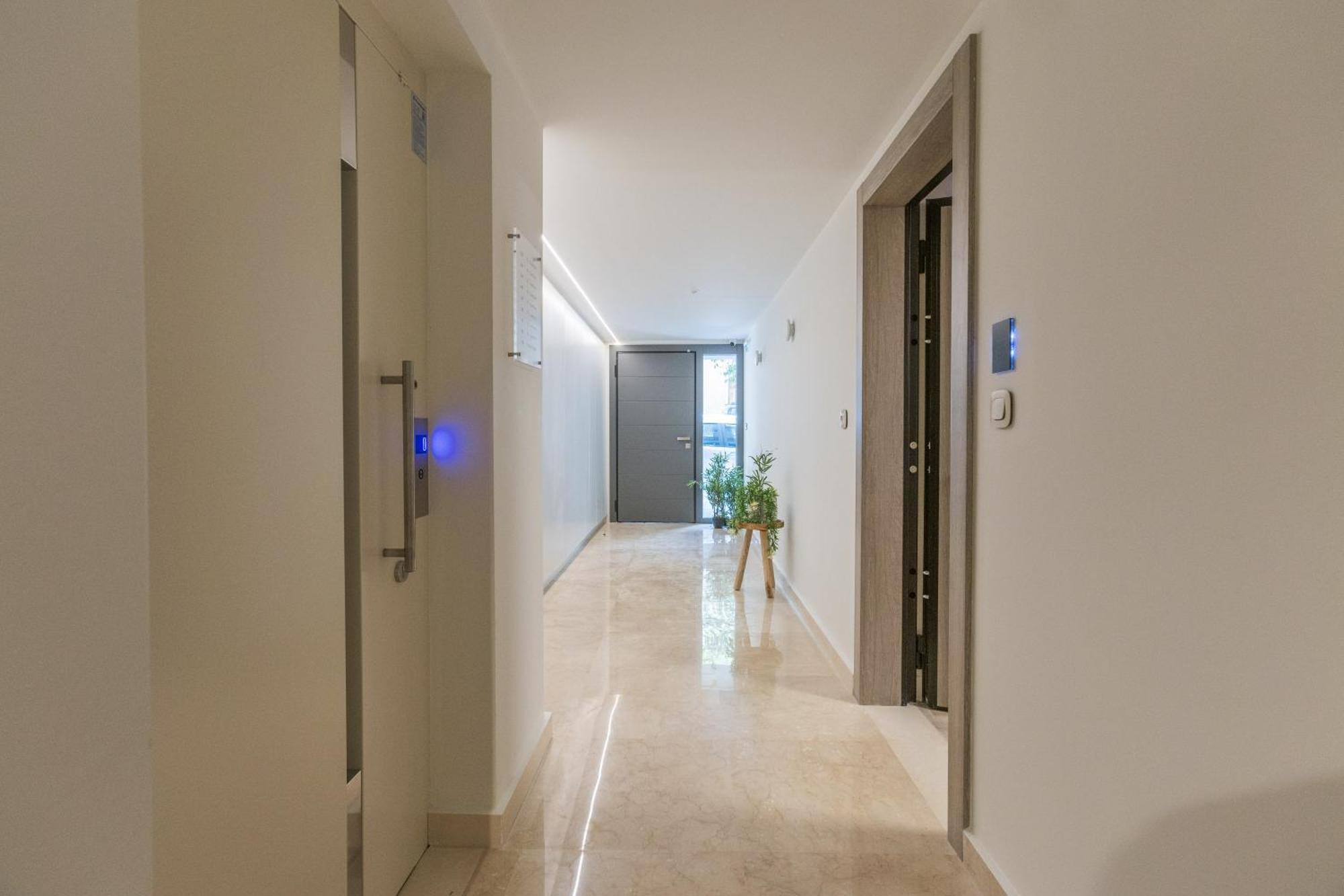 The Mediterranean Suites Pire Dış mekan fotoğraf