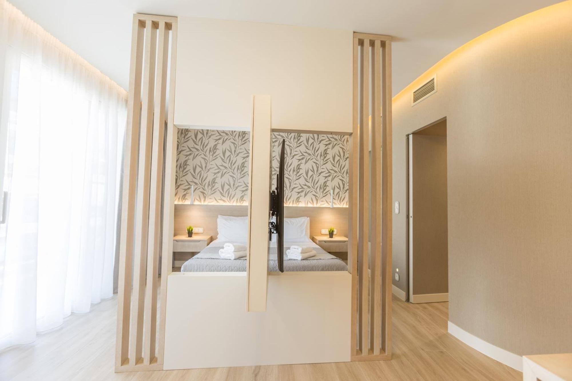 The Mediterranean Suites Pire Dış mekan fotoğraf