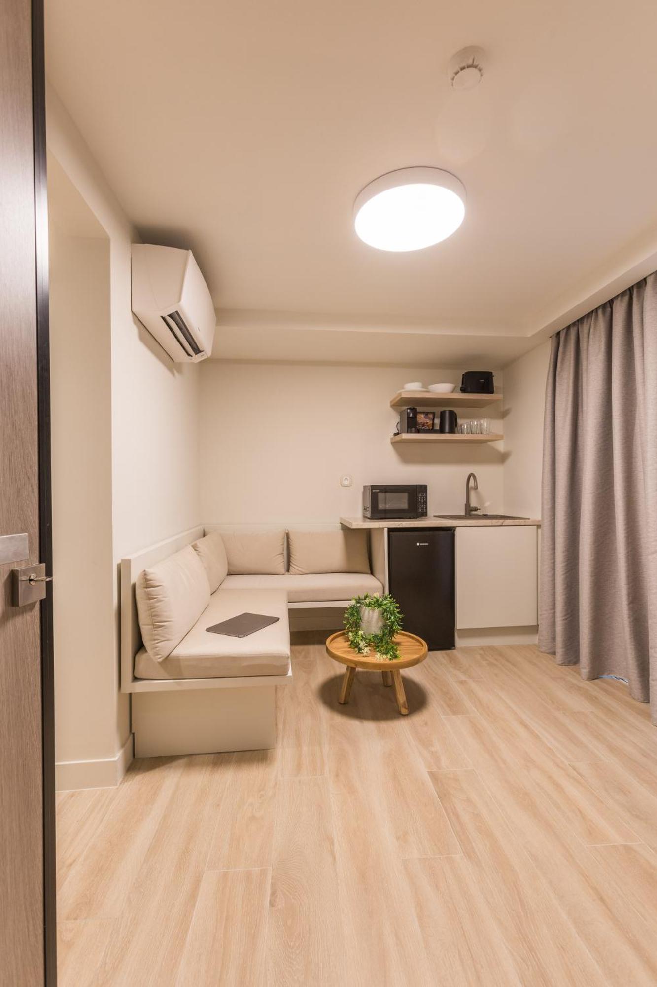 The Mediterranean Suites Pire Dış mekan fotoğraf
