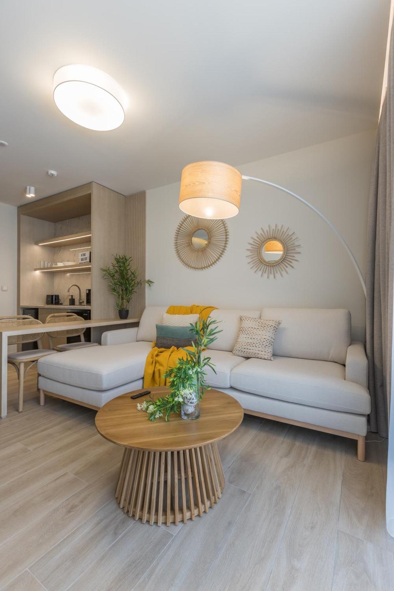 The Mediterranean Suites Pire Dış mekan fotoğraf