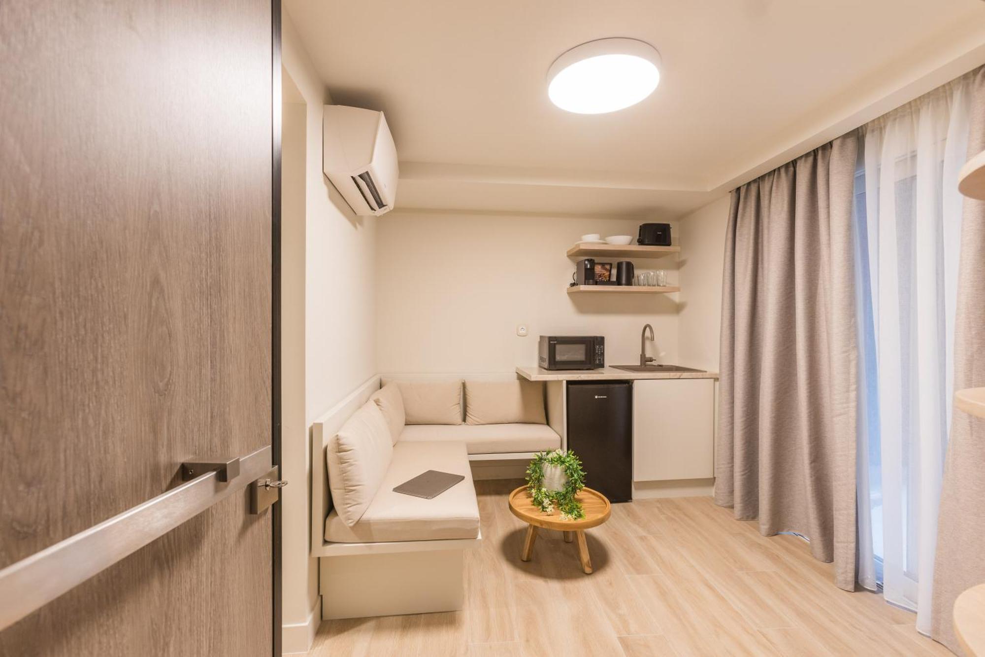 The Mediterranean Suites Pire Dış mekan fotoğraf