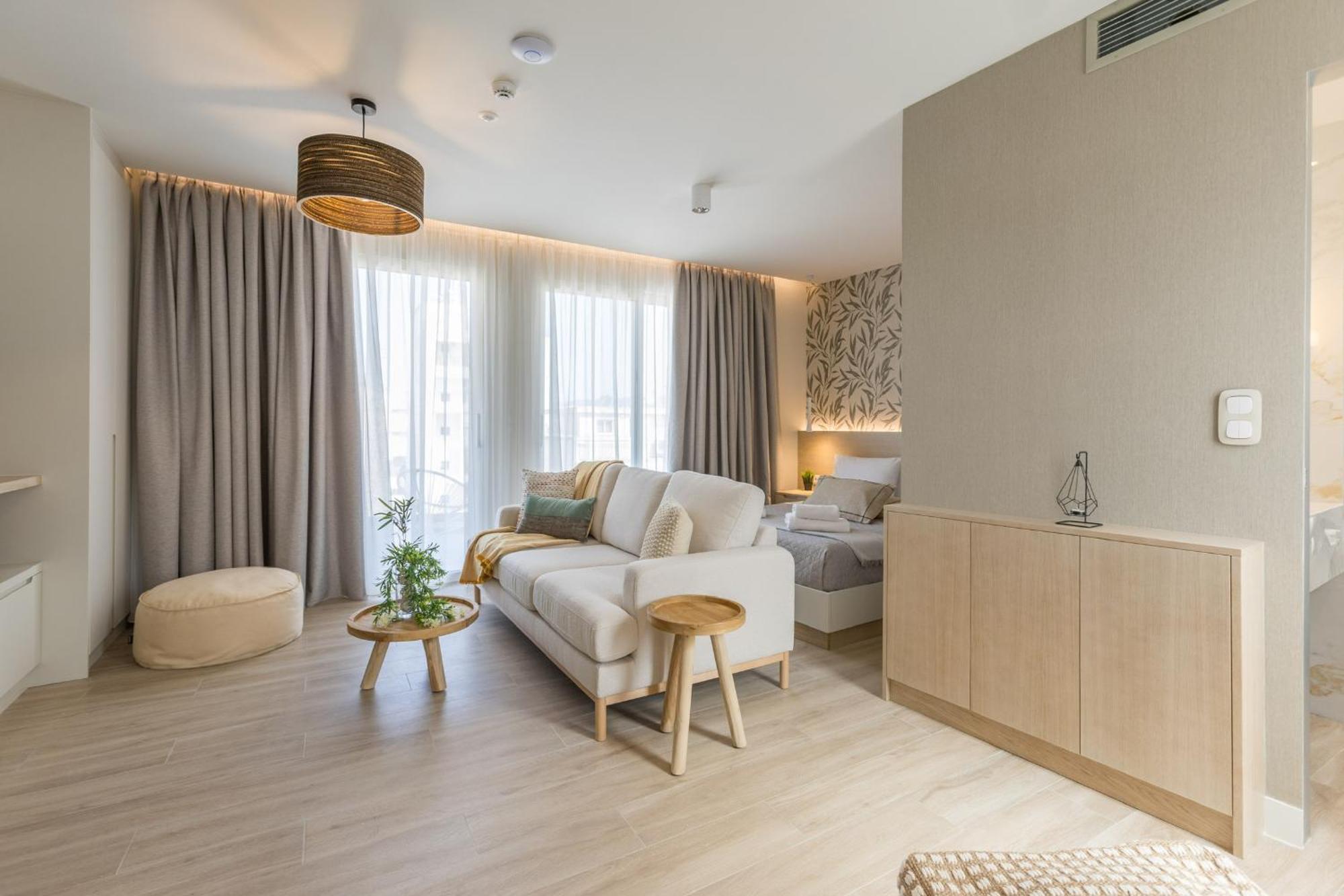 The Mediterranean Suites Pire Dış mekan fotoğraf
