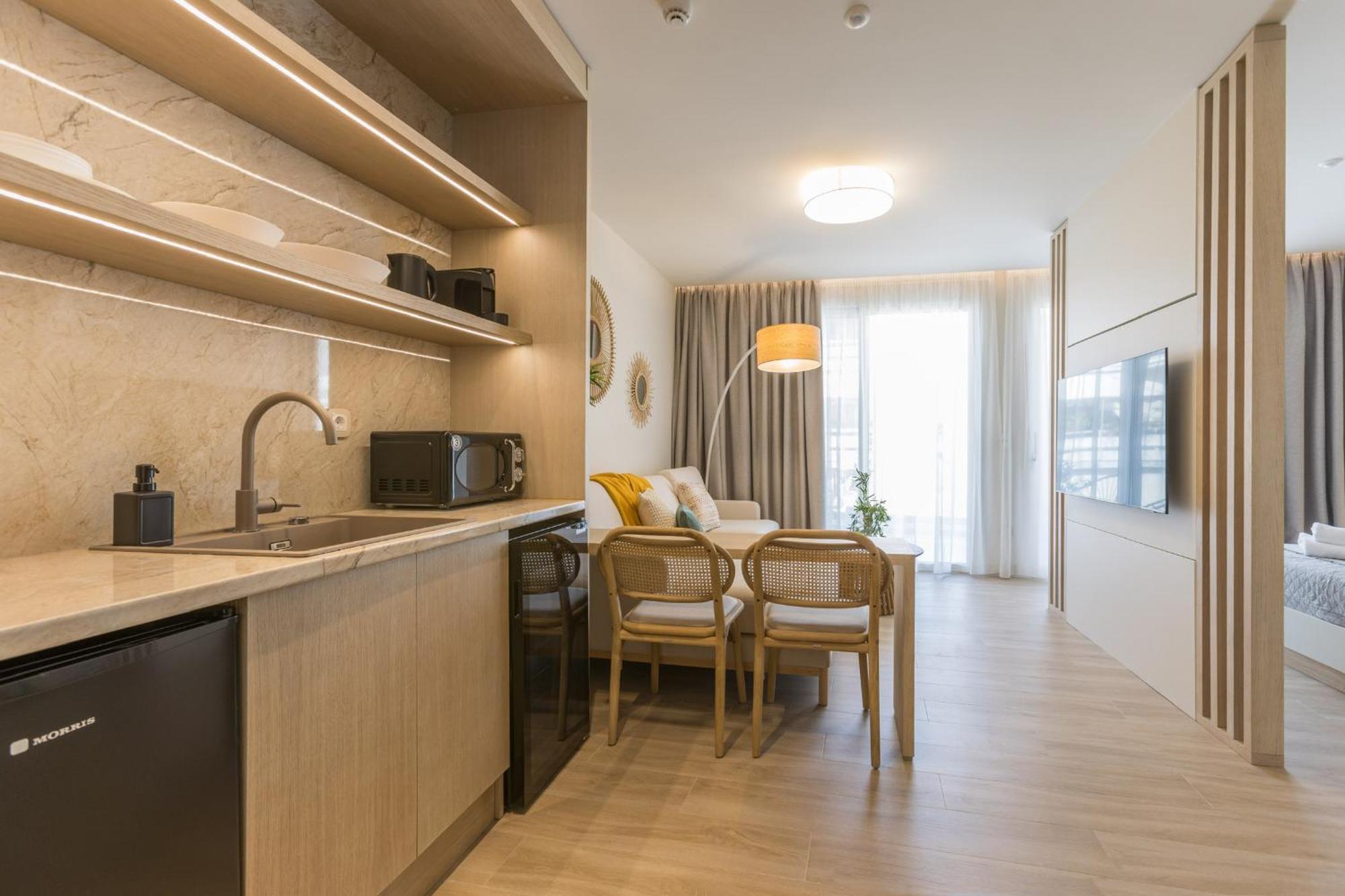 The Mediterranean Suites Pire Dış mekan fotoğraf